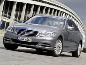 Mercedes-Benz S-Class научится предупреждать о выезде на встречку