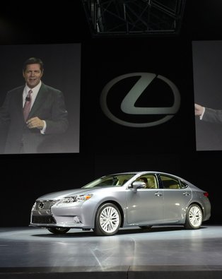 Lexus возглавил рейтинг лучших автомобильных брендов в 2013 году