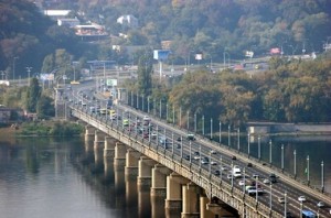 На мосту Патона перекроют полосу