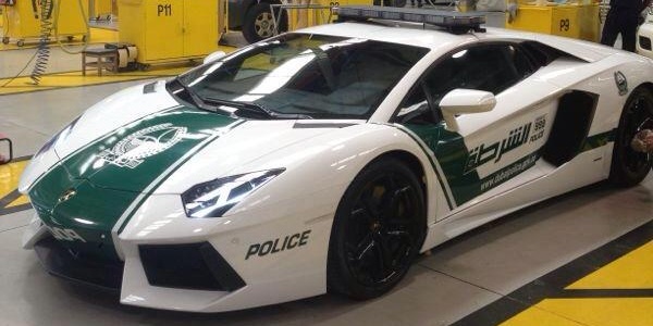 Полиции Дубая выдали Lamborghini Aventador