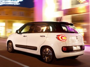 Рабочие сербского завода Fiat расцарапали отвертками 31 машину