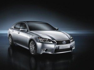 Lexus пополнил семейство GS экономичным гибридным седаном