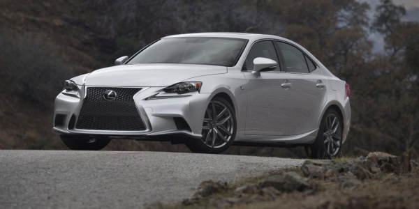 Lexus IS оснастят турбочетверкой