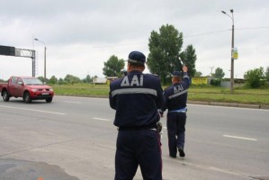 Через 15 дней после нарушения ПДД гаишники могут отобрать авто прямо посреди дороги