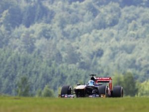 McLaren и Toro Rosso выбрали пилотов для молодежных тестов