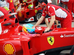 Методы работы команды Ferrari назвали «абсурдом»