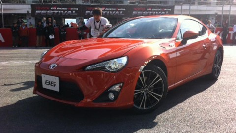 Toyota добавит пару дверей к купе GT86